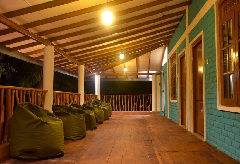 ユースホステル Funky Leopard Safari Lodge Bordering Yala National Park