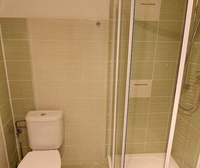 هتل House Of Roses