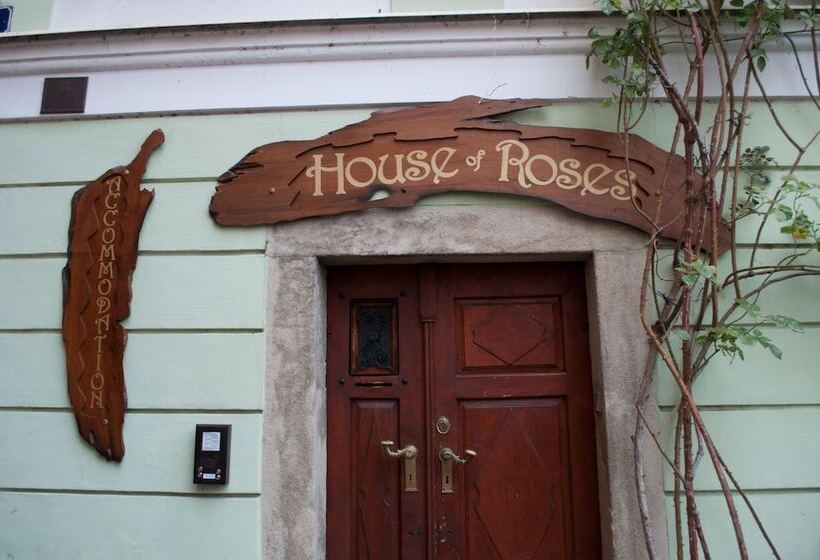 هتل House Of Roses