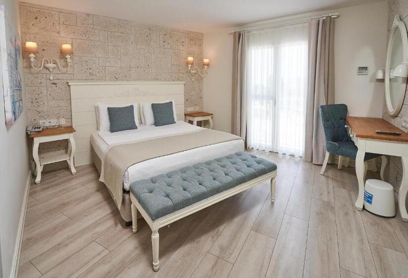 هتل Mark Warner Phokaia Beach Resort