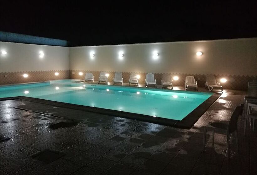 تختخواب و صبحانه Garden Inn