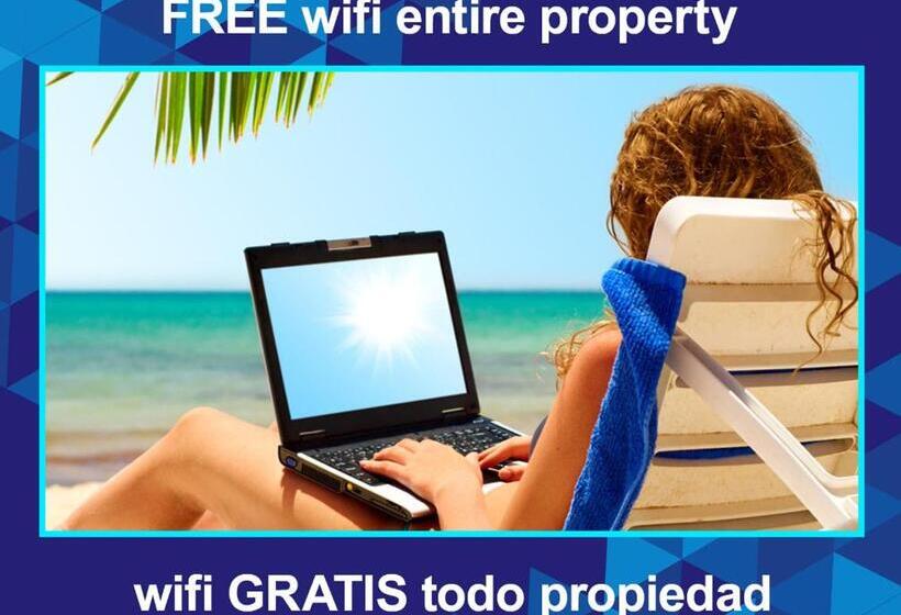 ホテル Ducassi Suites Rooftop Pool Beach Club & Spa