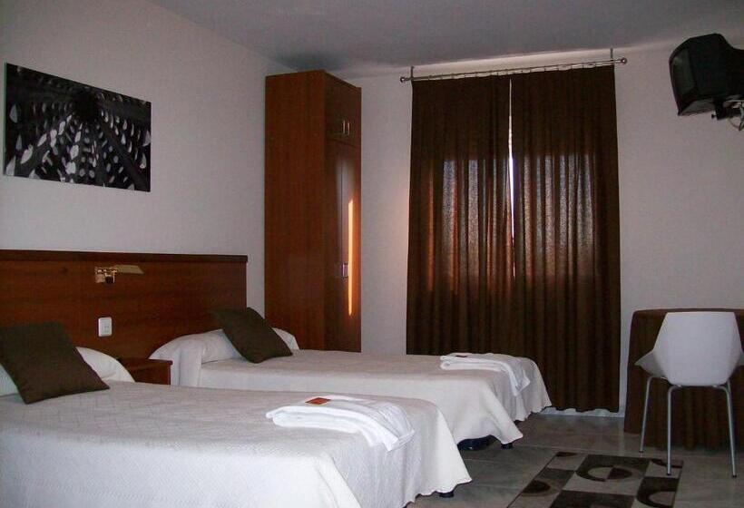 هتل Hostal Cerecedo