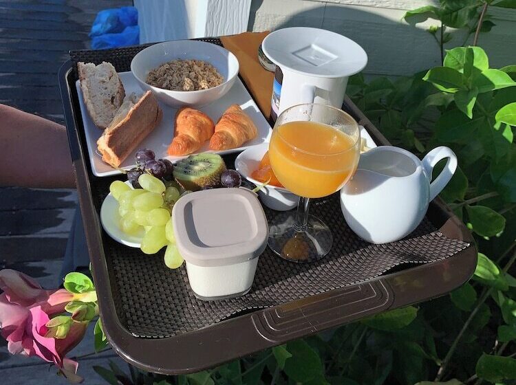 پانسیون Poé Côté Lagon Beach Bungalows