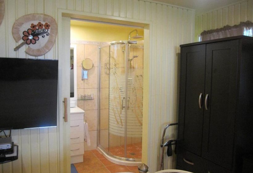 Captain Cook Apartments