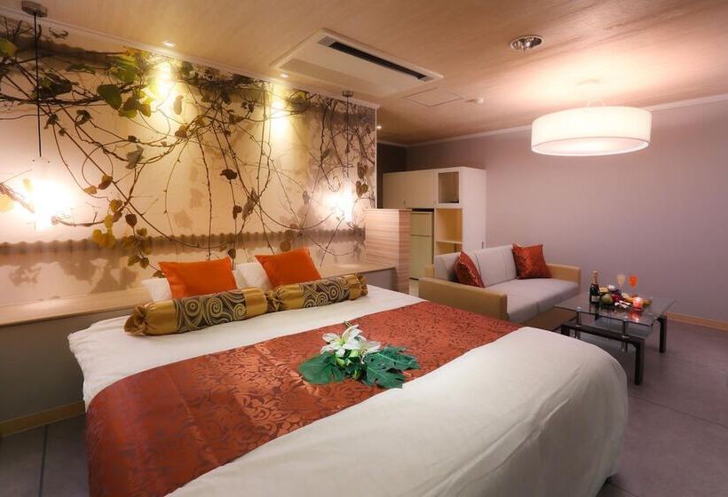 فندق A La Mode   Adult Only