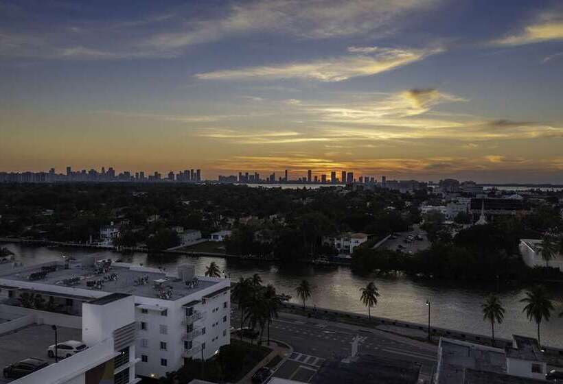 هتل Continental Miami Beach, Tapestry Collection By Hilton