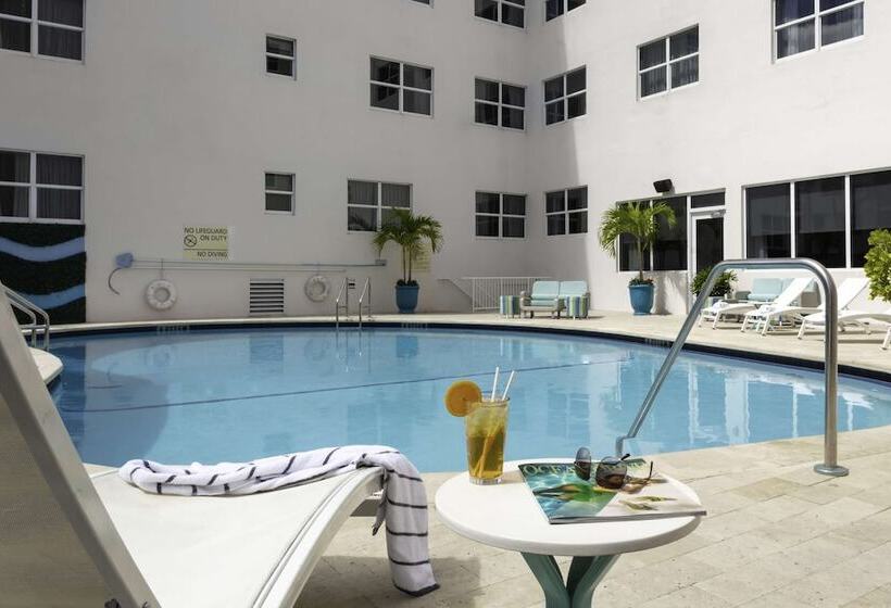 هتل Continental Miami Beach, Tapestry Collection By Hilton