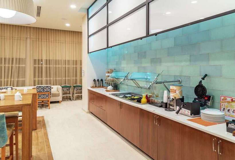 Отель Hilton Garden Inn Tampa Wesley Chapel, Fl