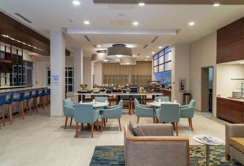 Отель Hilton Garden Inn Tampa Wesley Chapel, Fl