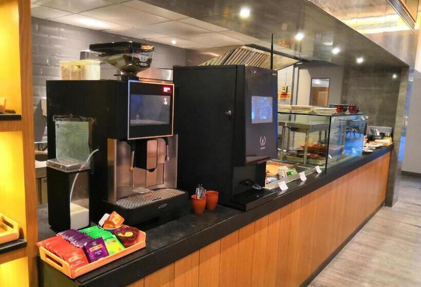 בית מלון כפרי Holiday Inn Express Bengaluru Yeshwantpur, An Ihg