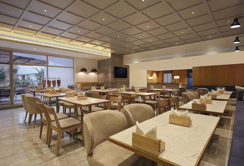 בית מלון כפרי Holiday Inn Express Bengaluru Yeshwantpur, An Ihg