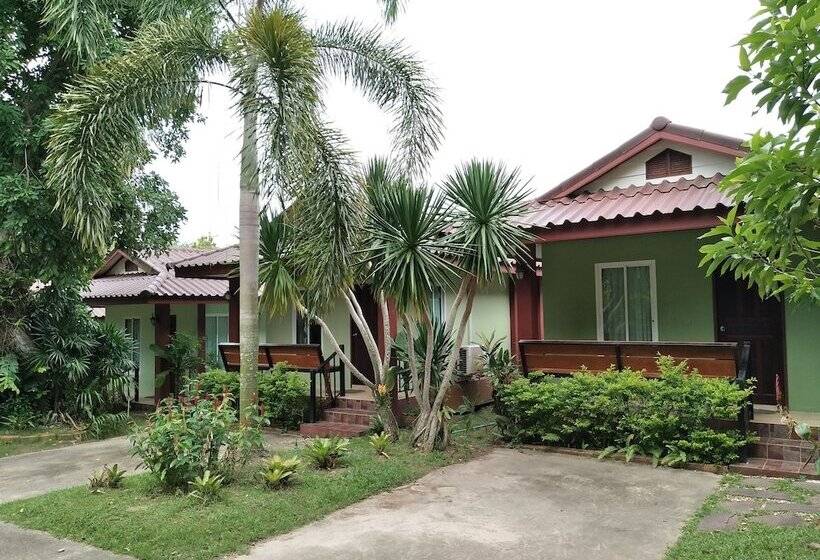 هتل Phetsangsom Resort