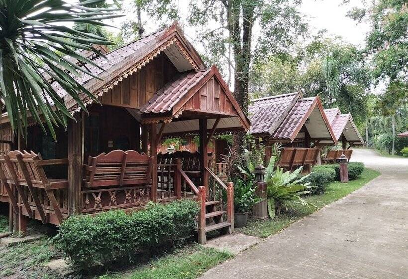 هتل Phetsangsom Resort
