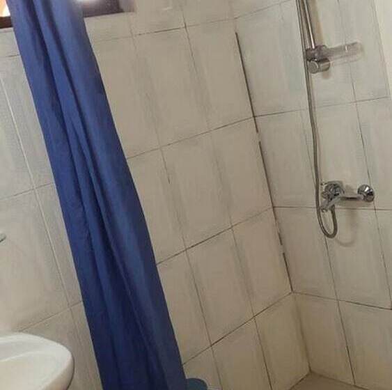 פנסיון Almond Tree Guest House