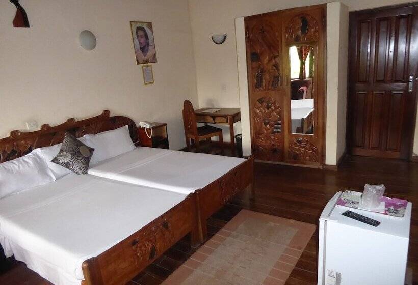 פנסיון Almond Tree Guest House