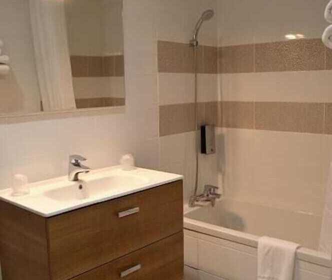 ホテル Logis Auberge Le Petit Pont