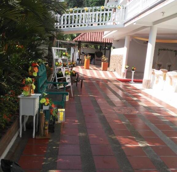 هتل Campestre La Toscana