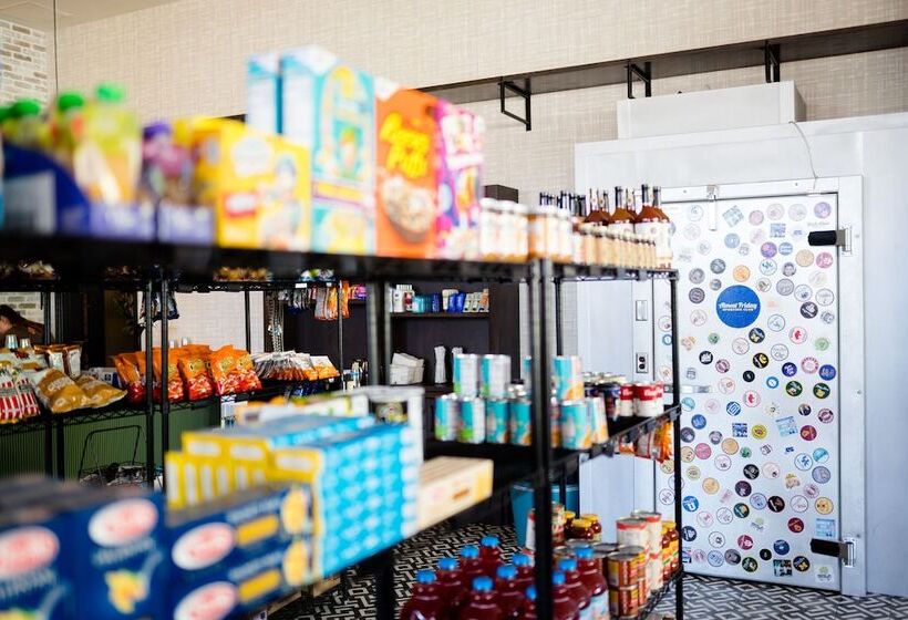 בית מלון כפרי Holiday Inn & Suites Nashville Downtown Broadway