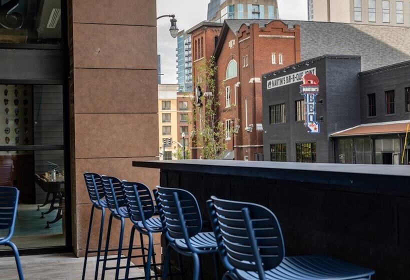 בית מלון כפרי Holiday Inn & Suites Nashville Downtown Broadway