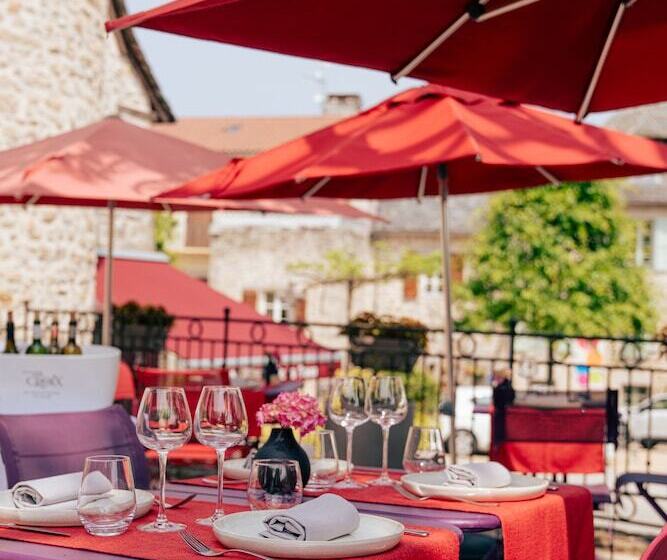 호텔 Logis Auberge De La Tour   Hôtel & Restaurants