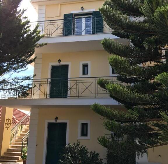 هتل Naftilos Studios