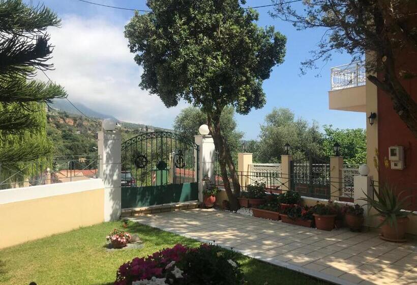 هتل Naftilos Studios
