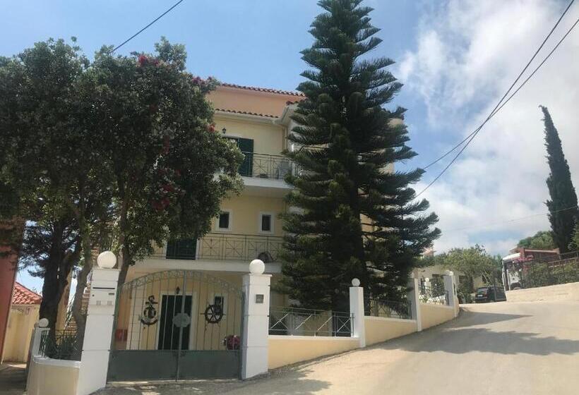 هتل Naftilos Studios