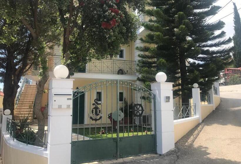 هتل Naftilos Studios