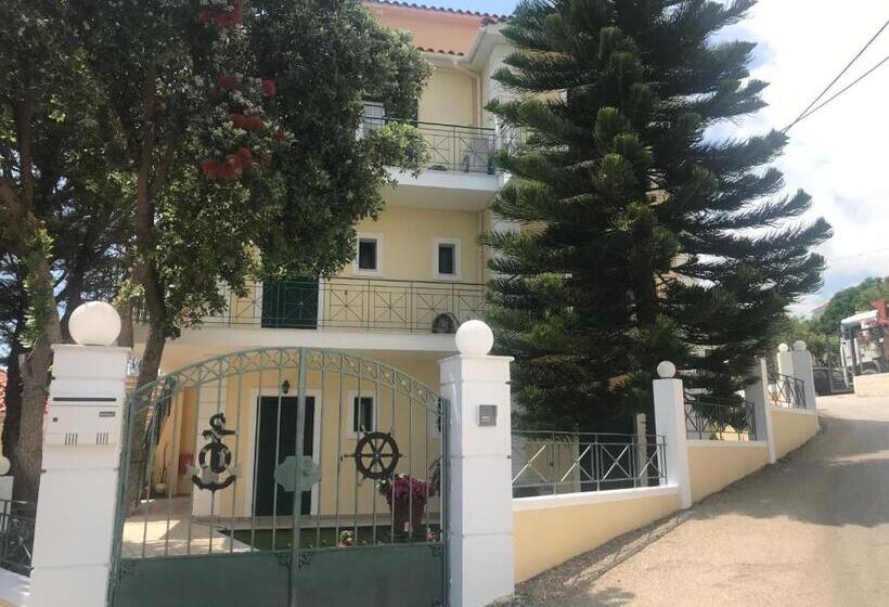 هتل Naftilos Studios
