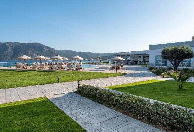 בית מלון כפרי Royal Bay Suites