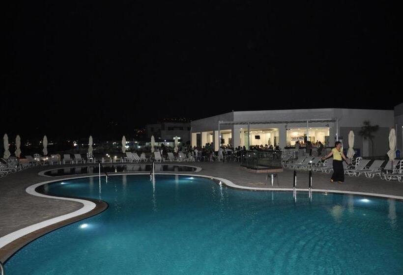 בית מלון כפרי Royal Bay Suites