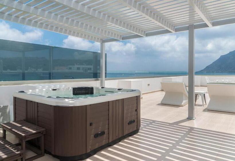 בית מלון כפרי Royal Bay Suites