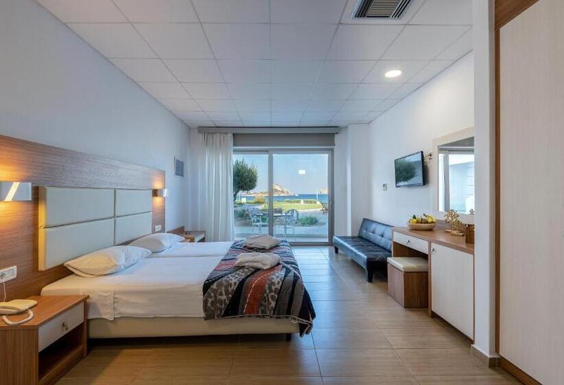 בית מלון כפרי Royal Bay Suites