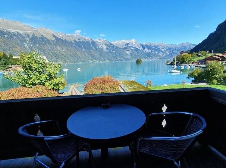 Lake Lodge Hostel