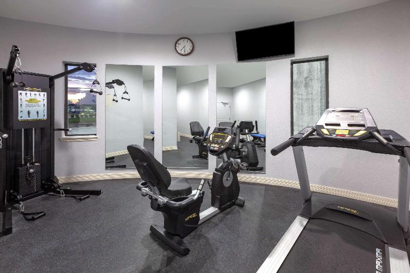 בית מלון כפרי Baymont By Wyndham Houston Hobby Airport