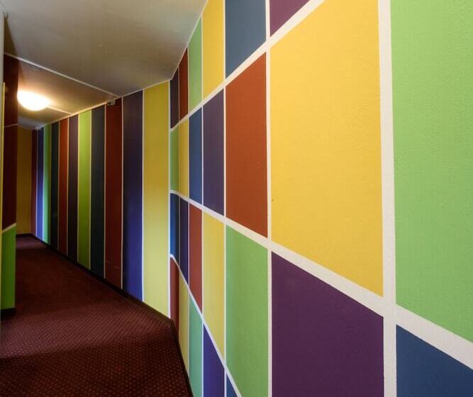 هتل Colors Hostel