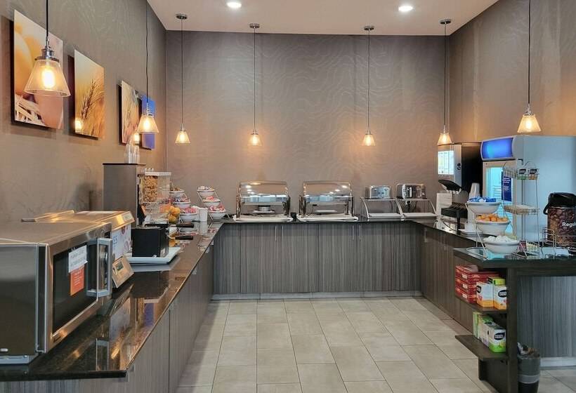 هتل Comfort Inn & Suites