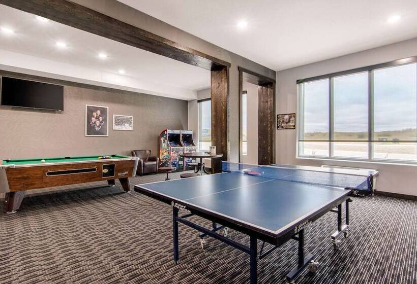 هتل Comfort Inn & Suites