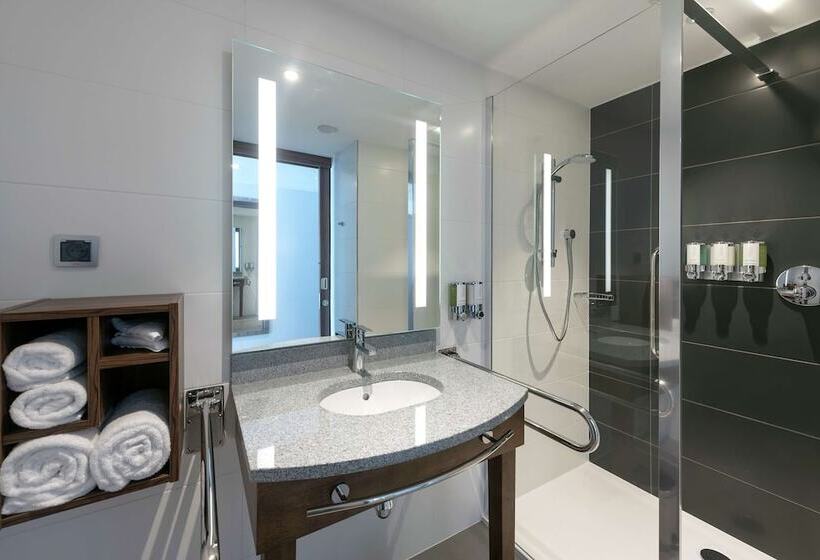 ホテル Hampton By Hilton Poznan Old Town