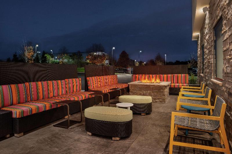 Отель Home2 Suites By Hilton Warminster Horsham