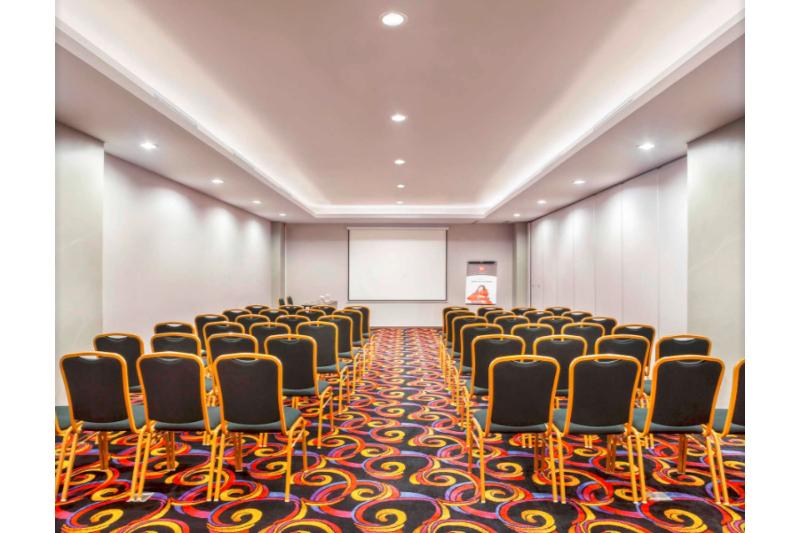 هتل Ibis Pontianak City Center