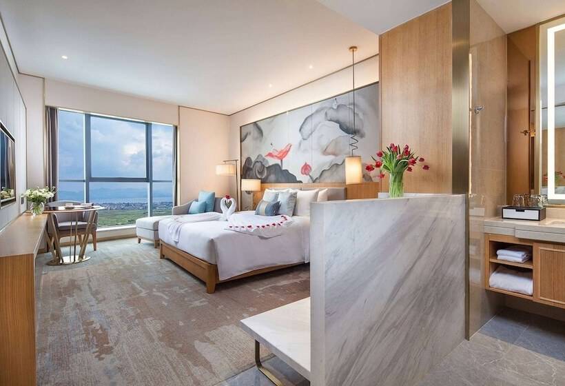 هتل Ramada Plaza Fuxian Lake