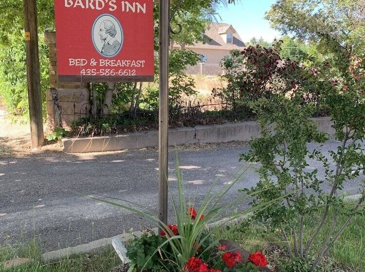 تختخواب و صبحانه Bard's Inn