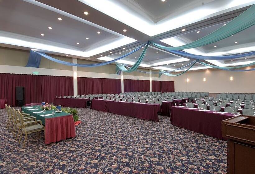 هتل Bukit Merah Laketown Resort