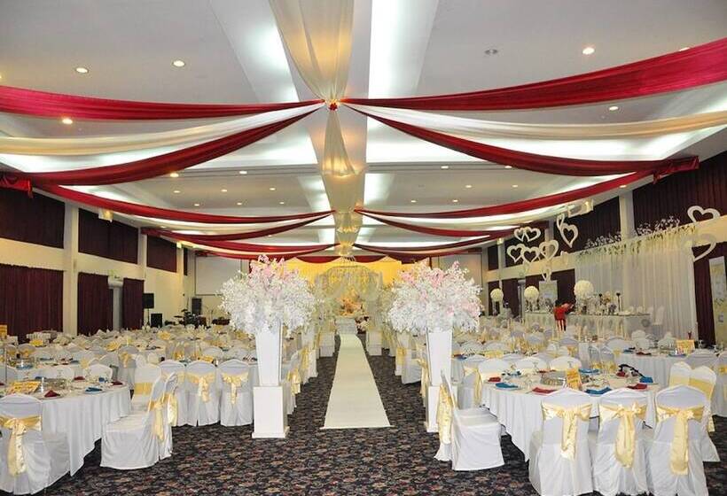 هتل Bukit Merah Laketown Resort