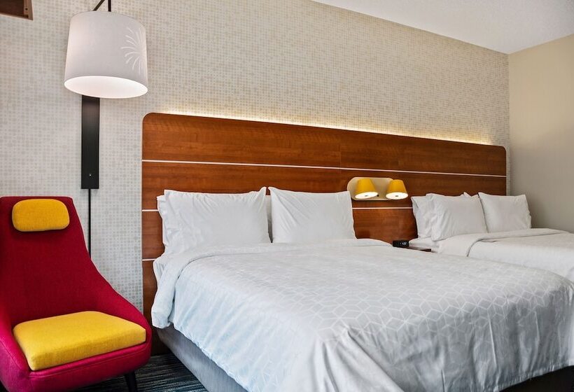 בית מלון כפרי Holiday Inn Express & Suites Orlando  Lake Buena Vista, An Ihg