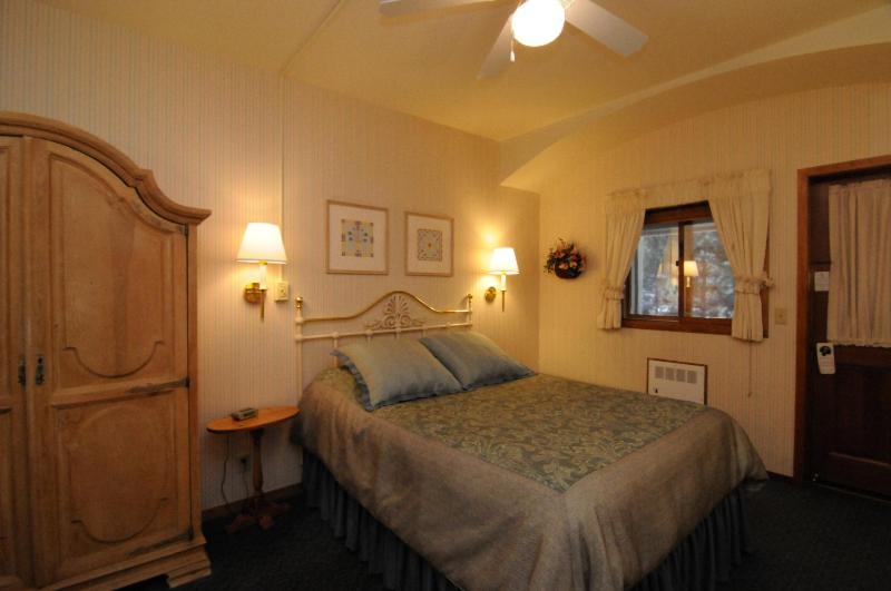 ホテル Getaways At Olympic Village Inn