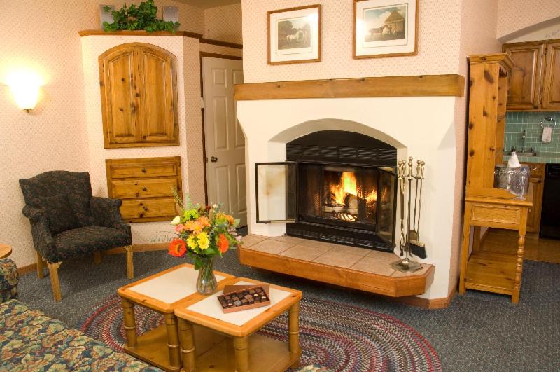 ホテル Getaways At Olympic Village Inn