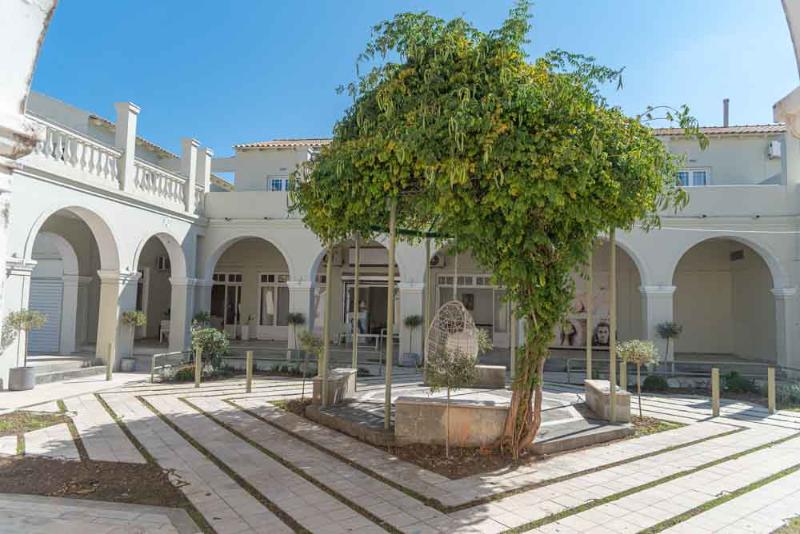 هتل Olive Grove Beachfront